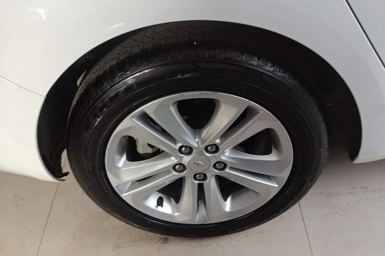 Used Chevrolet Cruze 2016 1.5L Automatic Luxury Edition Right Rear Wheel Hub