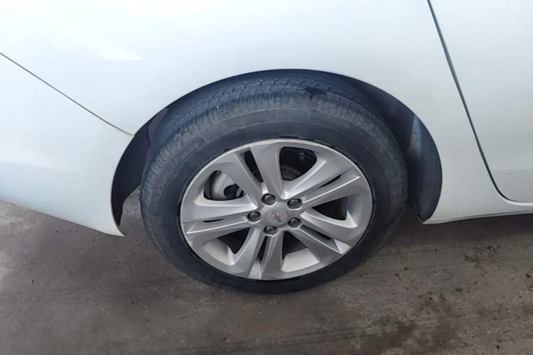 Used Chevrolet Cruze 2016 1.5L Automatic Luxury Edition Right Rear Wheel Hub