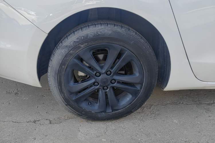 Used Chevrolet Cruze 2016 1.5L Automatic Luxury Edition Right Rear Wheel Hub