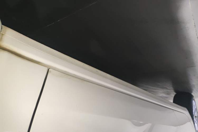 Used Chevrolet Cruze 2016 1.5L Automatic Stylish Sunroof Version Right Side Sill