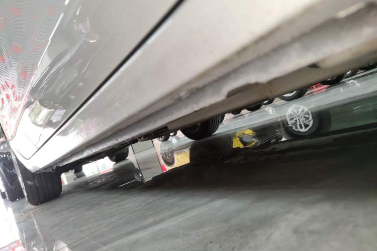 Used Chevrolet Cruze 2016 1.5L Automatic Stylish Sunroof Version Right Side Sill