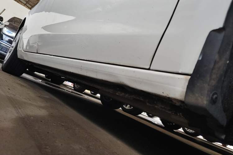 Used Chevrolet Cruze 2016 1.5L Automatic Luxury Edition Right Side Sill