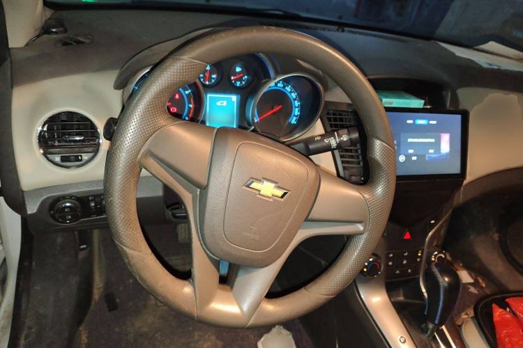 Used Chevrolet Cruze 2016 1.5L Automatic Stylish Sunroof Version Steering Wheel