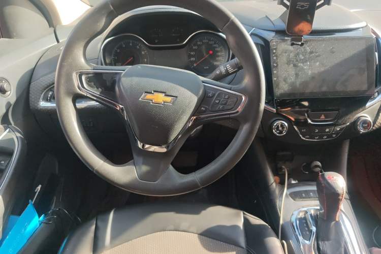 Used Chevrolet Cruze 2016 1.5L Automatic Luxury Edition Steering Wheel