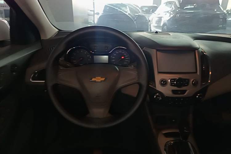 Used Chevrolet Cruze 2016 1.5L Automatic Stylish Sunroof Version Steering Wheel