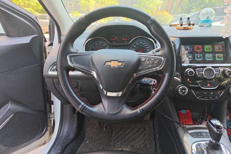 Used Chevrolet Cruze 2016 1.5L Automatic Luxury Edition Steering Wheel