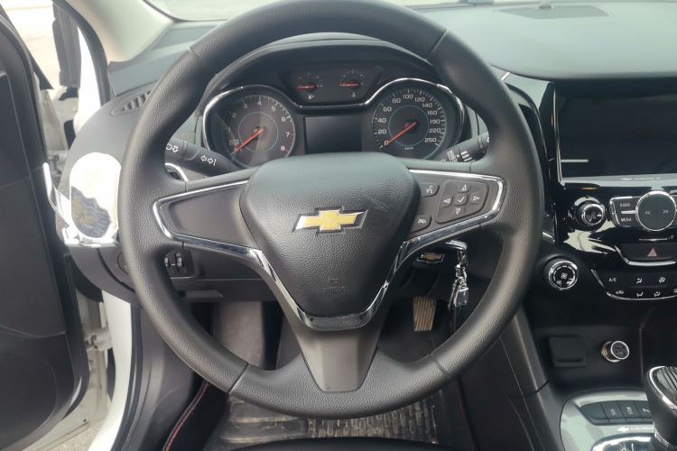 Used Chevrolet Cruze 2016 1.5L Automatic Luxury Edition Steering Wheel