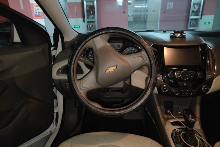 Used Chevrolet Cruze 2016 1.5L Automatic Stylish Sunroof Version Steering Wheel