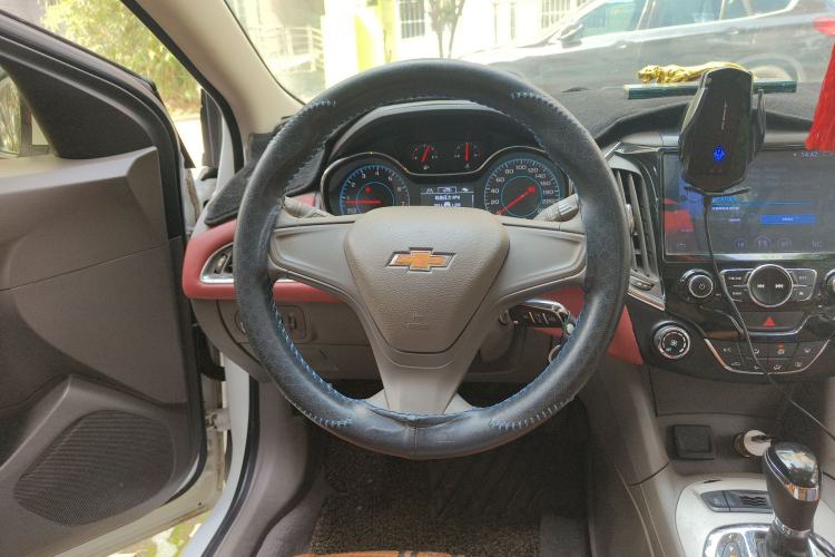 Used Chevrolet Cruze 2016 1.5L Automatic Stylish Sunroof Version Steering Wheel