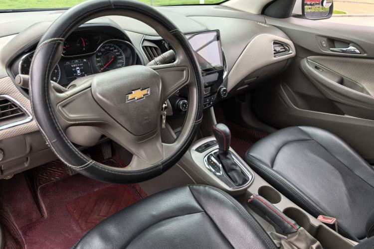 Used Chevrolet Cruze 2016 1.5L Automatic Stylish Sunroof Version Steering Wheel