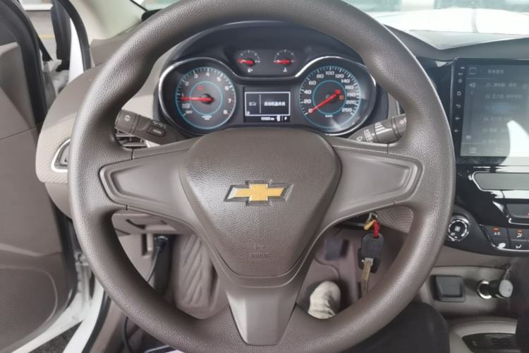 Used Chevrolet Cruze 2016 1.5L Automatic Stylish Sunroof Version Steering Wheel