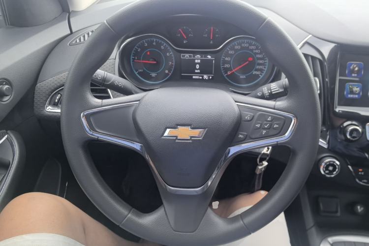 Used Chevrolet Cruze 2016 1.5L Automatic Luxury Edition Steering Wheel
