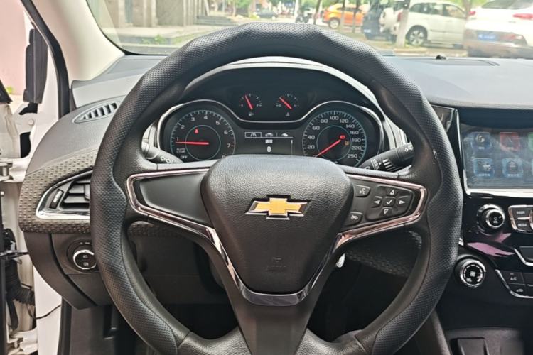Used Chevrolet Cruze 2016 1.5L Automatic Luxury Edition Steering Wheel