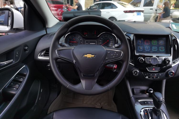 Used Chevrolet Cruze 2016 1.5L Automatic Luxury Edition Steering Wheel