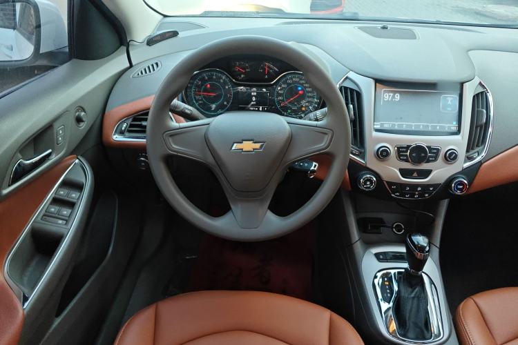 Used Chevrolet Cruze 2016 1.5L Automatic Stylish Sunroof Version Steering Wheel