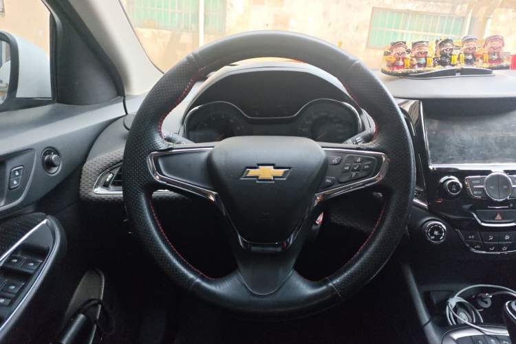Used Chevrolet Cruze 2016 1.5L Automatic Luxury Edition Steering Wheel
