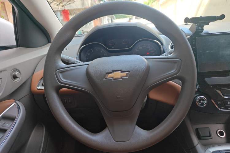 Used Chevrolet Cruze 2016 1.5L Automatic Stylish Sunroof Version Steering Wheel