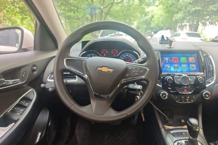Used Chevrolet Cruze 2016 1.5L Automatic Luxury Edition Steering Wheel