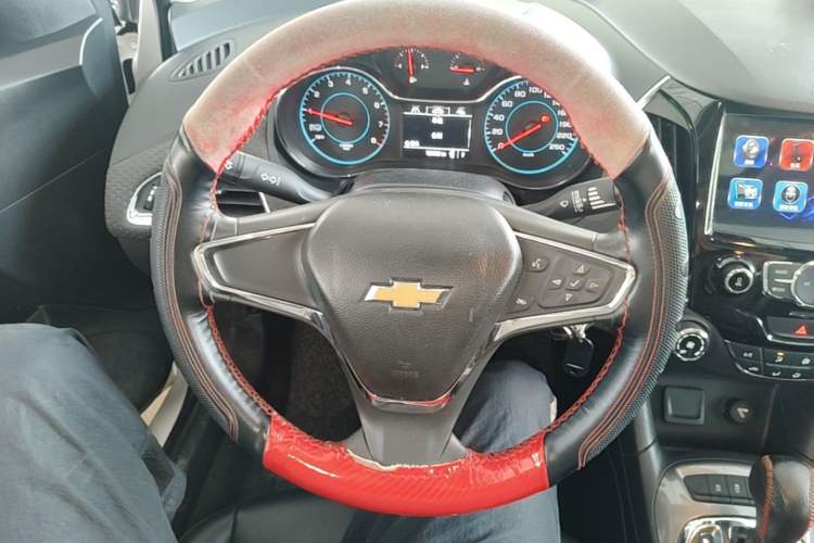 Used Chevrolet Cruze 2016 1.5L Automatic Luxury Edition Steering Wheel
