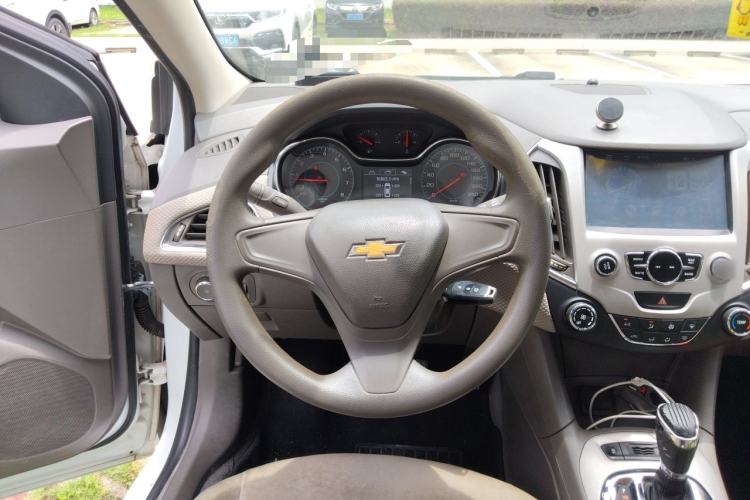 Used Chevrolet Cruze 2016 1.5L Automatic Stylish Sunroof Version Steering Wheel