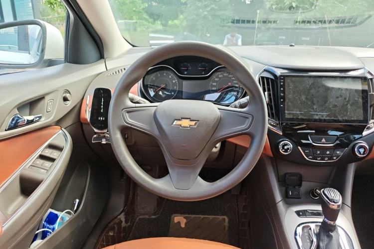 Used Chevrolet Cruze 2016 1.5L Automatic Stylish Sunroof Version Steering Wheel