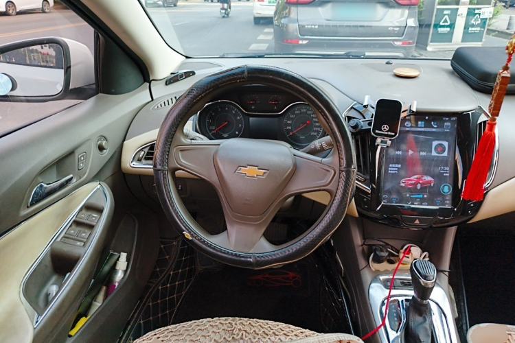 Used Chevrolet Cruze 2016 1.5L Automatic Stylish Sunroof Version Steering Wheel