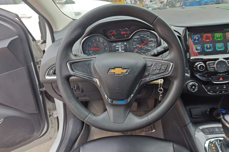 Used Chevrolet Cruze 2016 1.5L Automatic Luxury Edition Steering Wheel