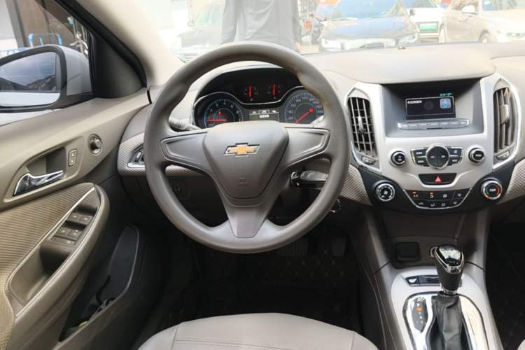 Used Chevrolet Cruze 2016 1.5L Automatic Stylish Sunroof Version Steering Wheel