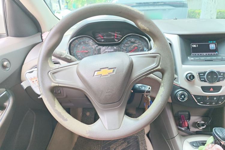 Used Chevrolet Cruze 2016 1.5L Automatic Stylish Sunroof Version Steering Wheel