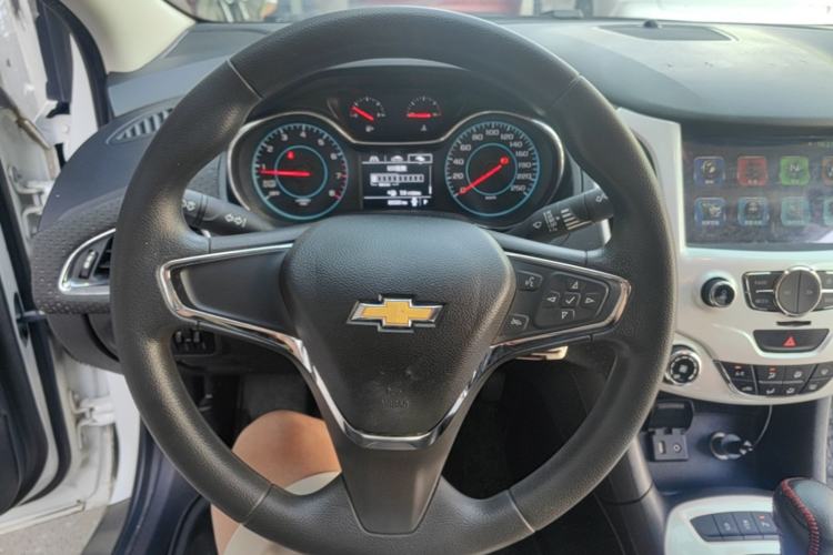 Used Chevrolet Cruze 2016 1.5L Automatic Luxury Edition Steering Wheel
