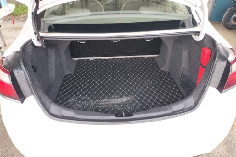 Used Chevrolet Cruze 2016 1.5L Automatic Stylish Sunroof Version Trunk