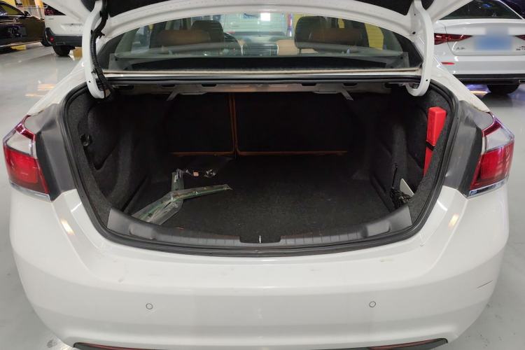 Used Chevrolet Cruze 2016 1.4T DCG Luxury Edition Trunk