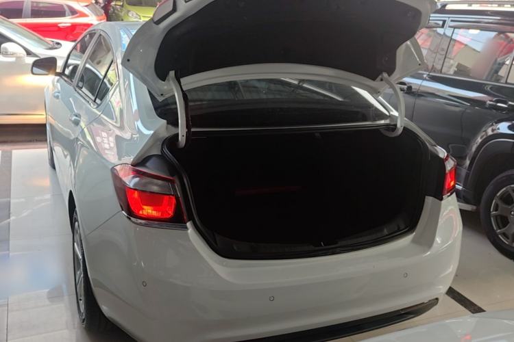 Used Chevrolet Cruze 2016 1.5L Automatic Luxury Edition Trunk