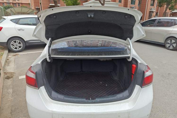 Used Chevrolet Cruze 2016 1.5L Automatic Luxury Edition Trunk