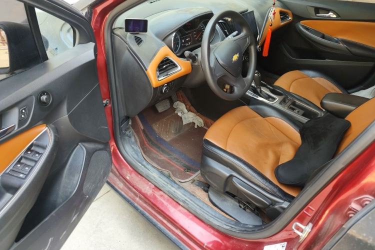 Used Chevrolet Cruze 2017 1.5L Automatic Pioneer Sunroof Edition Driver Seat
