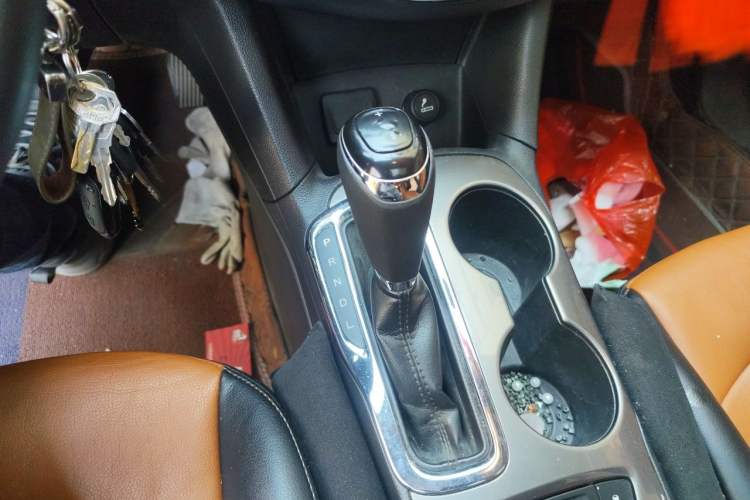 Used Chevrolet Cruze 2017 1.5L Automatic Pioneer Sunroof Edition Gear Lever