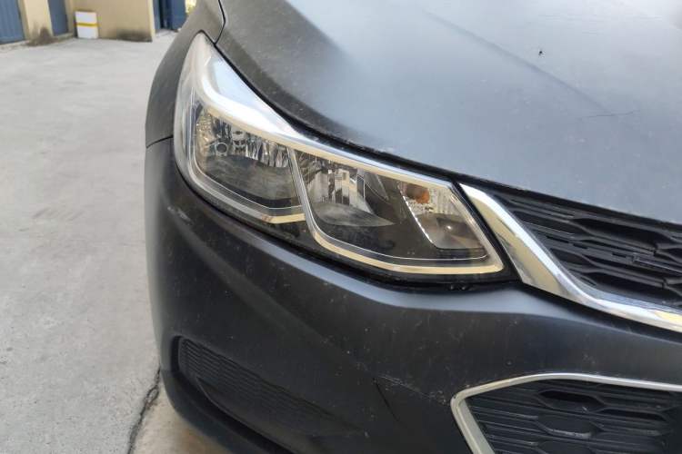 Used Chevrolet Cruze 2017 1.5L Automatic Pioneer Sunroof Edition Right Front Headlight