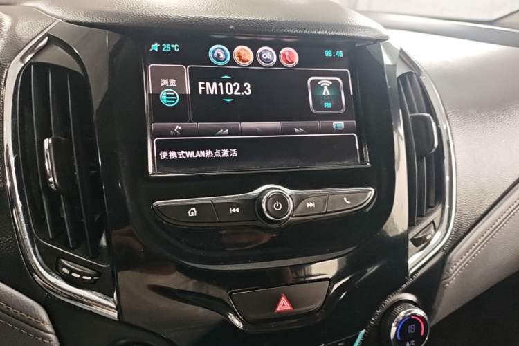 Used Chevrolet Cruze 2017 1.4T Hatchback Dual-Clutch Lingfeng Edition Audio And AC Panel