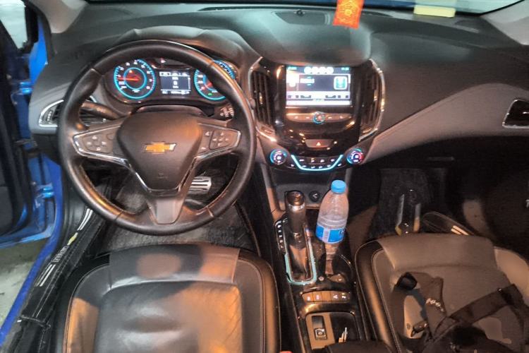Used Chevrolet Cruze 2017 1.4T Hatchback Dual-Clutch Lingfeng Edition Center Console