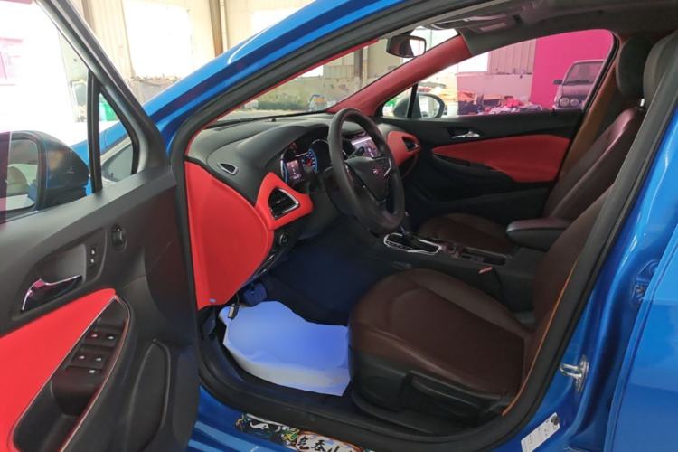 Used Chevrolet Cruze 2017 1.5L Automatic Pioneer Sunroof Edition Driver Seat