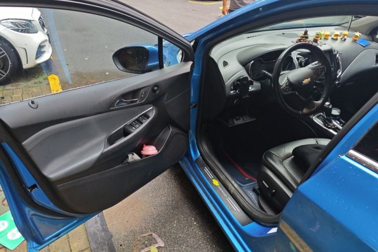 Used Chevrolet Cruze 2017 1.4T Hatchback Dual-Clutch Lingfeng Edition Driver Seat