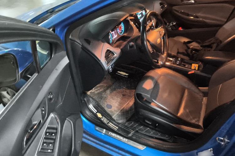 Used Chevrolet Cruze 2017 1.4T Hatchback Dual-Clutch Lingfeng Edition Driver Seat