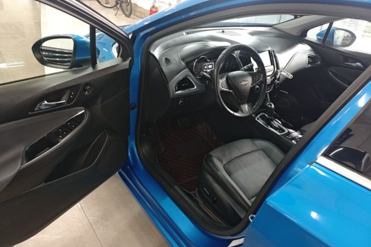 Used Chevrolet Cruze 2017 1.4T Hatchback Dual-Clutch Lingfeng Edition Driver Seat