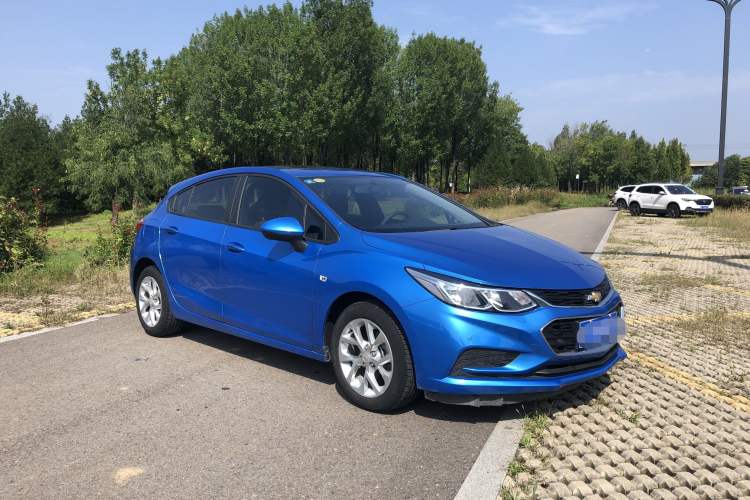 Used Chevrolet Cruze 2017 1.5L Hatchback Automatic Pioneer Sunroof Edition Exterior 3