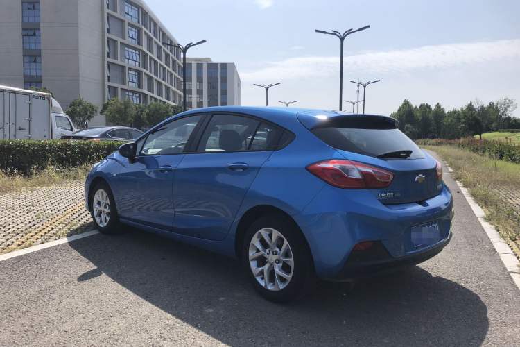 Used Chevrolet Cruze 2017 1.5L Hatchback Automatic Pioneer Sunroof Edition Exterior 4