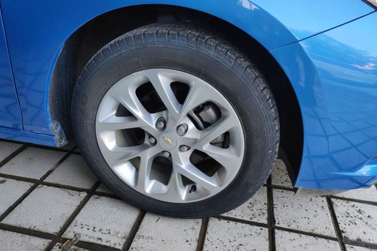 Used Chevrolet Cruze 2017 1.5L Hatchback Automatic Pioneer Sunroof Edition Exterior 8