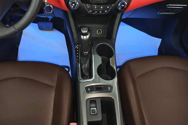 Used Chevrolet Cruze 2017 1.5L Automatic Pioneer Sunroof Edition Gear Lever