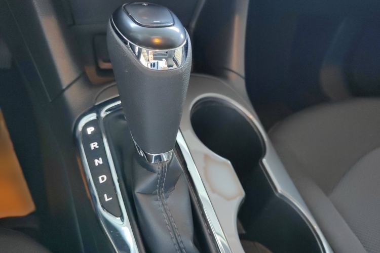 Used Chevrolet Cruze 2017 1.5L Hatchback Automatic Pioneer Sunroof Edition Gear Lever