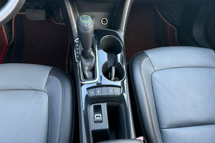 Used Chevrolet Cruze 2017 1.4T Hatchback Dual-Clutch Lingfeng Edition Interior 2