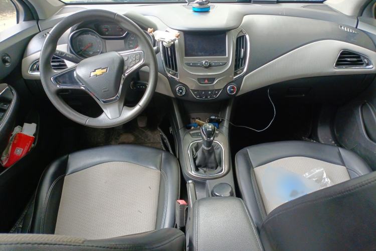 Used Chevrolet Cruze 2017 1.5L Manual Xuanfeng Edition Interior 2